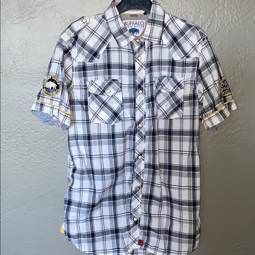 Men’s buffalo button up